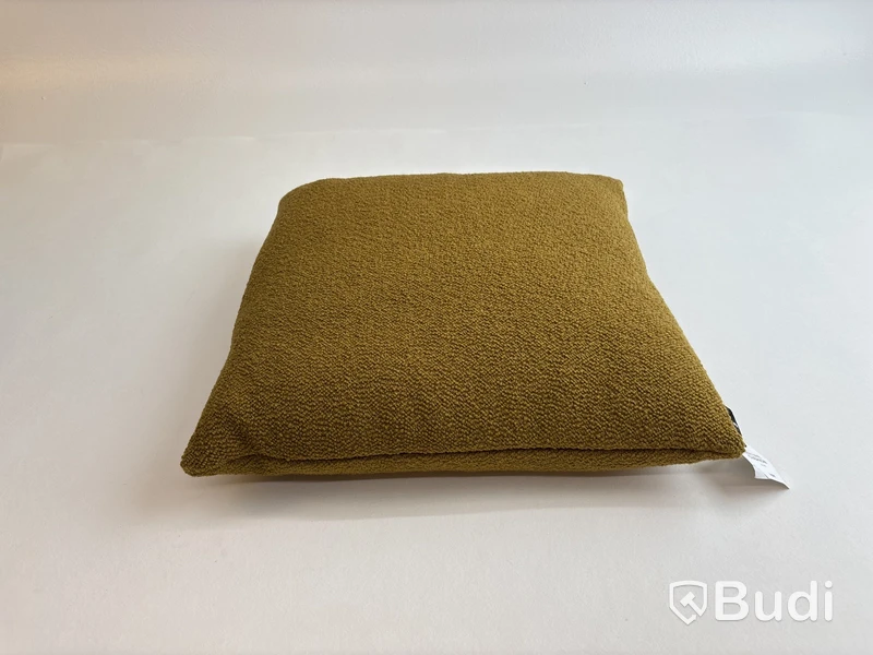 Soffkudde Hay Olive. Ord. pris inkl. moms: ca 1349 kr.