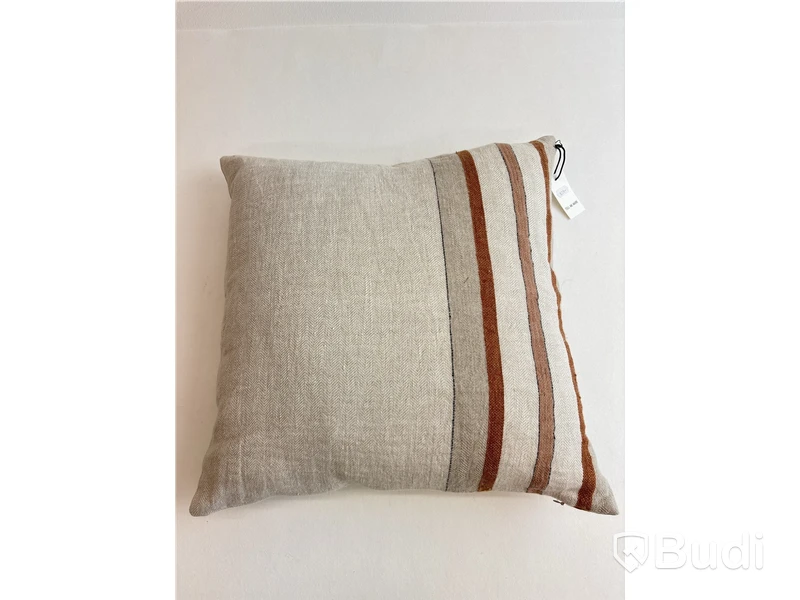 Soffkudde Tell Me More. Ord. pris på inkl. moms: ca 830 kr.