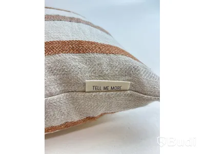 Soffkudde Tell Me More. Ord. pris på inkl. moms: ca 830 kr.