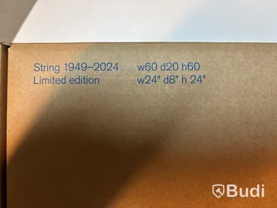 Hylla String, Limited Edition 1969-2024, blå/vitoljad furu. Ord. pris inkl. moms: ca 2495 kr