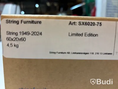 Hylla String, Limited Edition 1969-2024, blå/vitoljad furu. Ord. pris inkl. moms: ca 2495 kr