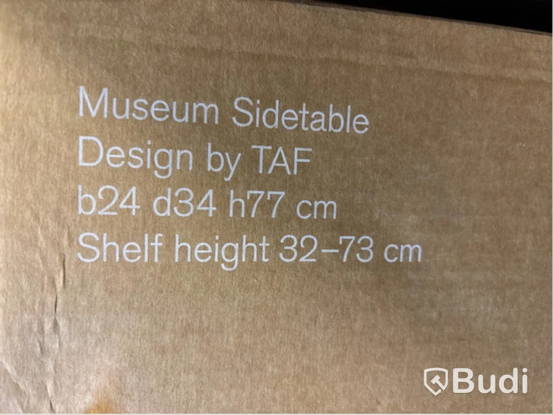 Sidobord String Museum Sidetable, aluminium. Ord. pris inkl. moms: ca 3099 kr