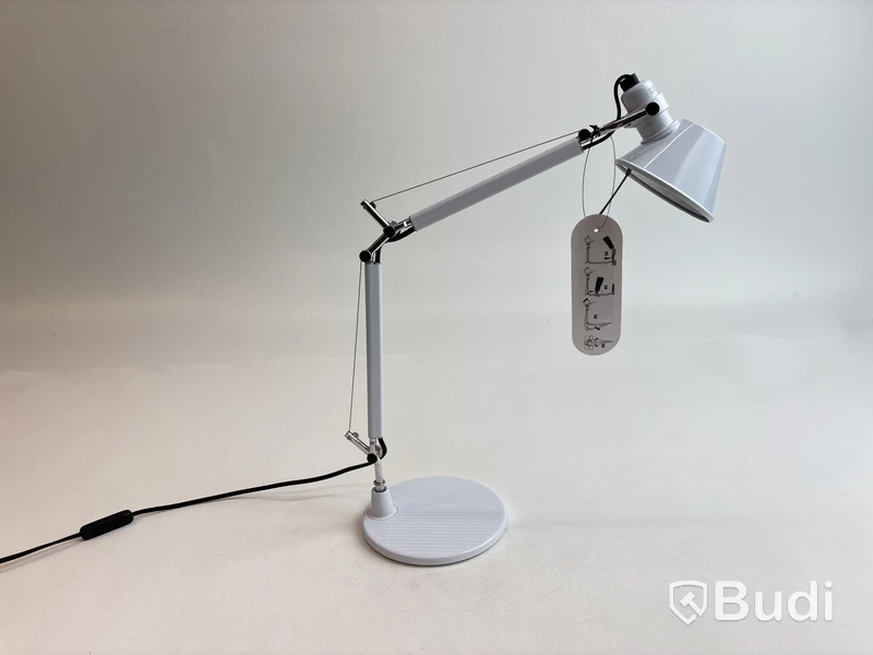 Skrivbordslampa Artemide Tolomeo. Ord. pris inkl. moms: ca 3500 kr.