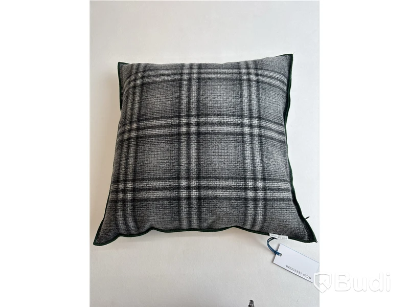 Soffkudde Designers Guild. Ord. pris inkl. moms: ca 990 kr.