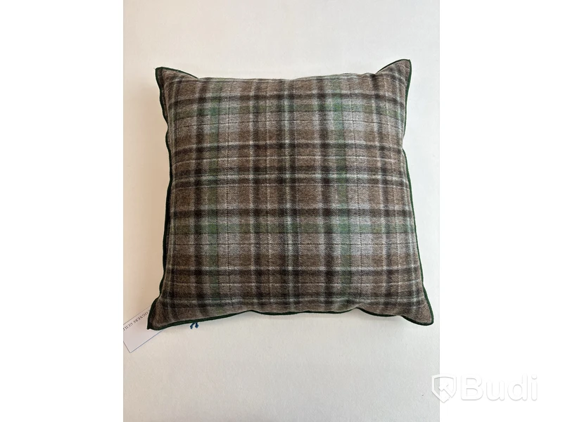 Soffkudde Designers Guild. Ord. pris inkl. moms: ca 990 kr.