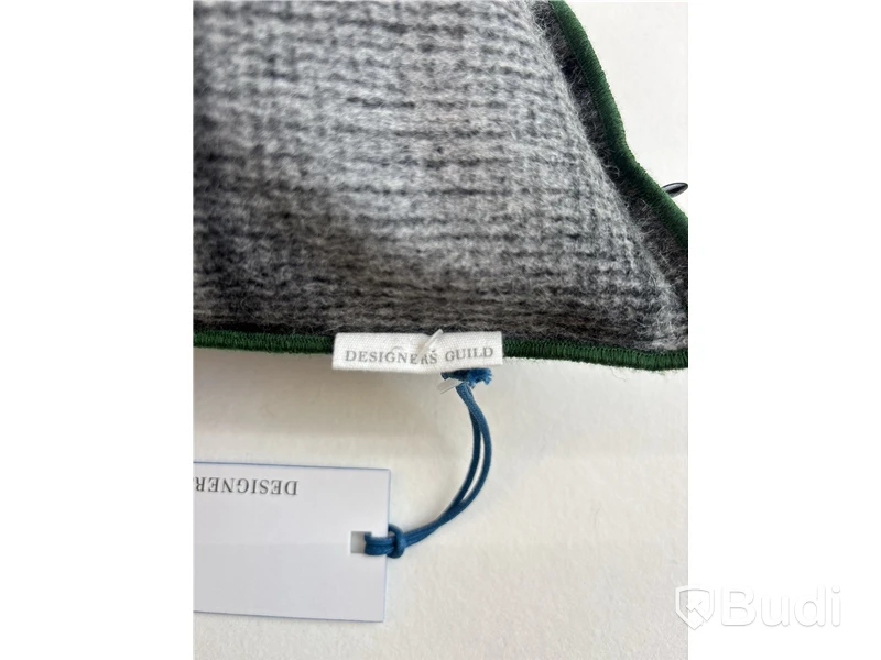Soffkudde Designers Guild. Ord. pris inkl. moms: ca 990 kr.