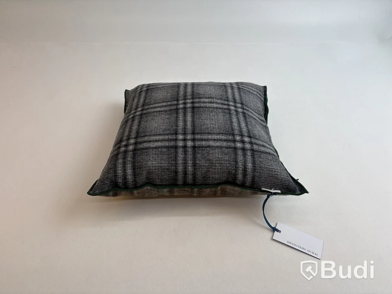 Soffkudde Designers Guild. Ord. pris inkl. moms: ca 990 kr.