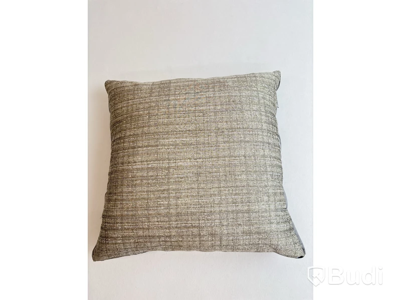 Soffkudde Designers Guild Manipur Midnight. Ord. pris inkl. moms: ca 1190 kr.