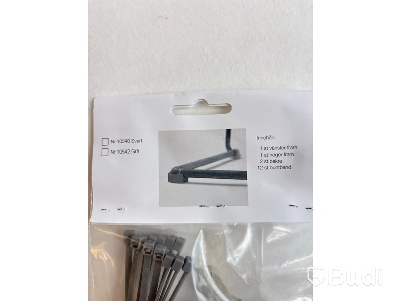 Parti med golvskydd Grythyttan Stalmöbler. Ord. pris inkl. moms: ca 910 kr.