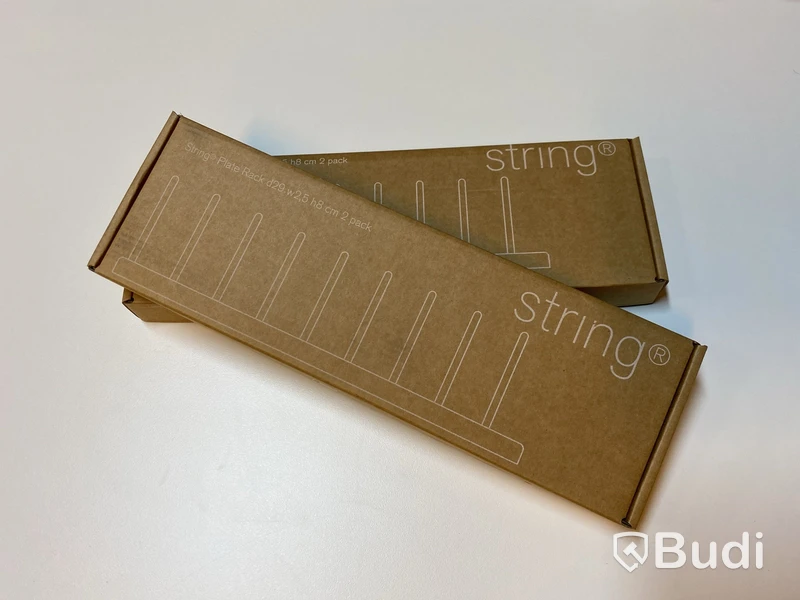 2 st. Tallriksställ String, svart, 30 cm. Tot. ord pris inkl. moms ca: 1158 kr