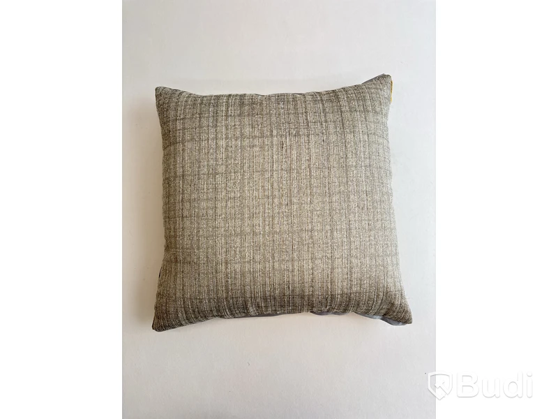 Soffkudde Designers Guild, gul/guld. Ord. pris inkl. moms: ca 1190 kr.