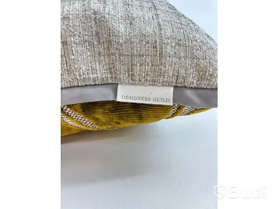 Soffkudde Designers Guild, gul/guld. Ord. pris inkl. moms: ca 1190 kr.