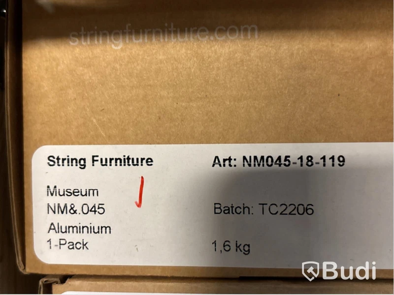 Vägghylla String, Museum NM&.045 Aluminium. ord. pris inkl. moms ca 1 549 kr