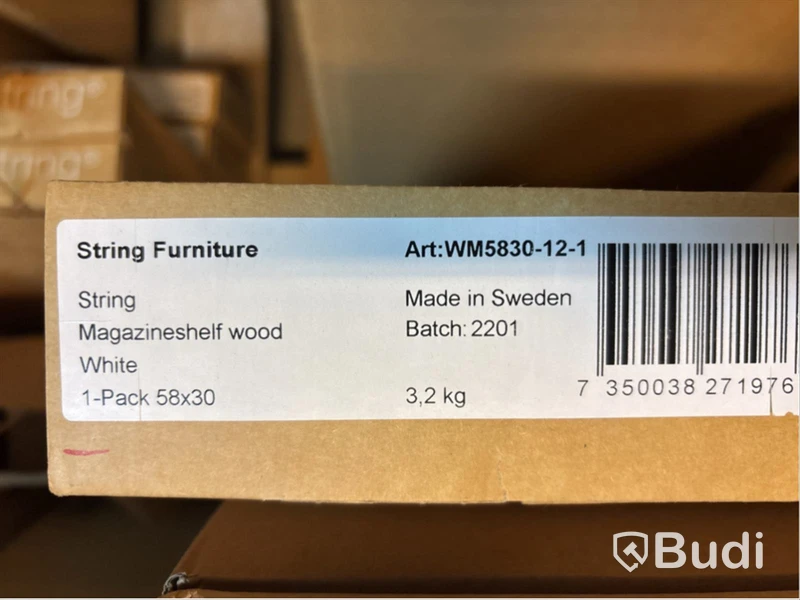 Magasinshylla String i trä Vit 58x30. ord pris inkl. moms ca 1 549 kr