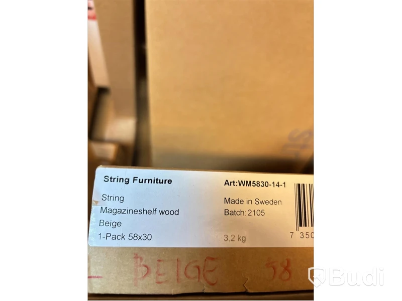 Magasinhylla Sting i trä beige. Ord. pris inkl. moms: ca 1549 kr.