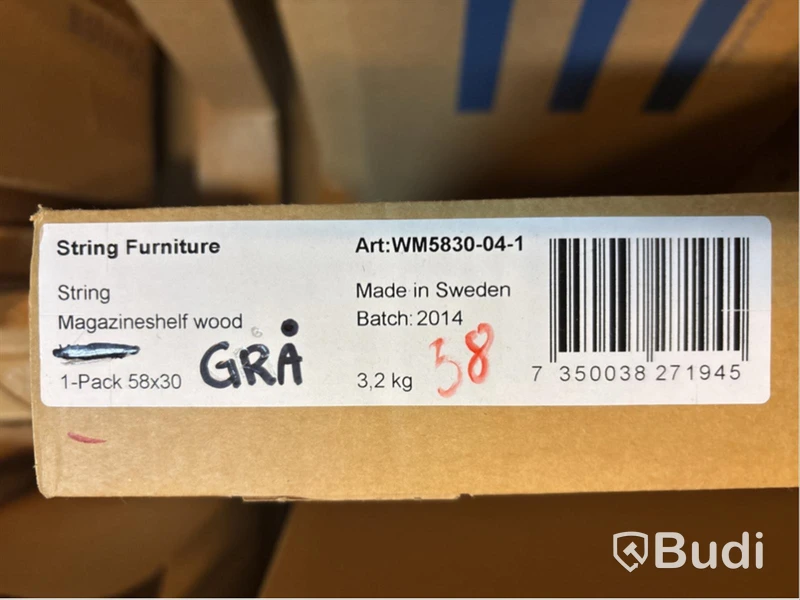 Magasinshylla String i trä Grå 58x30. ord pris inkl. moms ca 1 549 kr