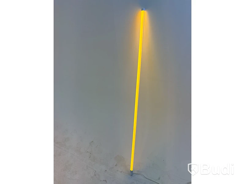 Lysrör Hay Neon tube led, gul. Ord. pris inkl. moms: ca 819 kr.