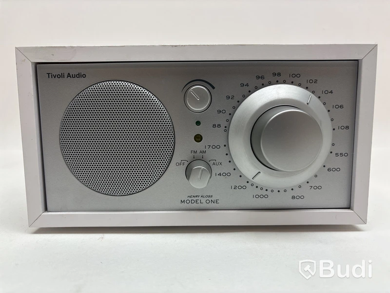Radio Tivoli Audio Model one vit/silver. Ord. pris inkl. moms: ca 2390 kr.