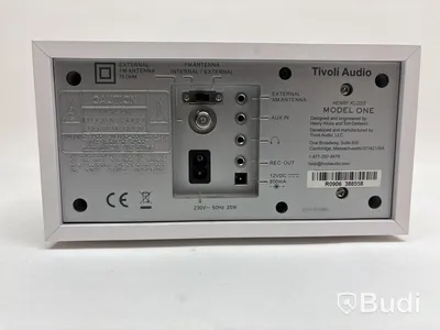 Radio Tivoli Audio Model one vit/silver. Ord. pris inkl. moms: ca 2390 kr.