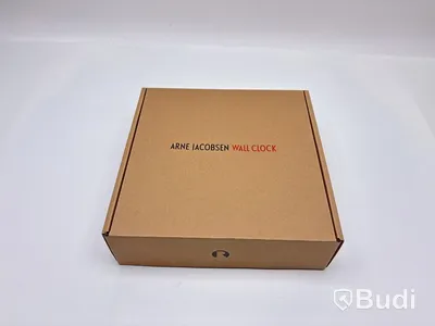 Väggklocka Arne Jacobsen Bankers vit. Ord. pris inkl. moms: ca 2999 kr.