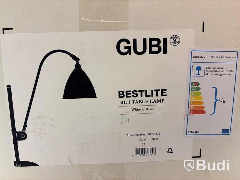 Bordslampa Gubi Bestlite BL1 vit/mässing. Ord. pris inkl. moms: ca 8499 kr.