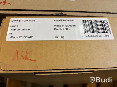 Vitrinskåp String, ask 78cm. Ord. pris inkl. moms: ca 4149 kr.