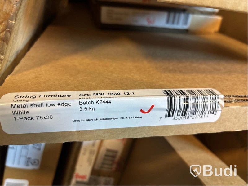 Hyllplan metall låg String, vit 78x30 cm. Ord. pris inkl. moms: ca 829 kr.