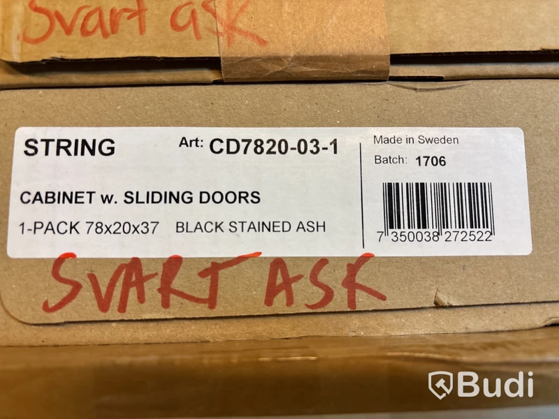 Skåp med skjutdörr String, svart ask 78cm. Ord. pris inkl. moms: ca 3849 kr.