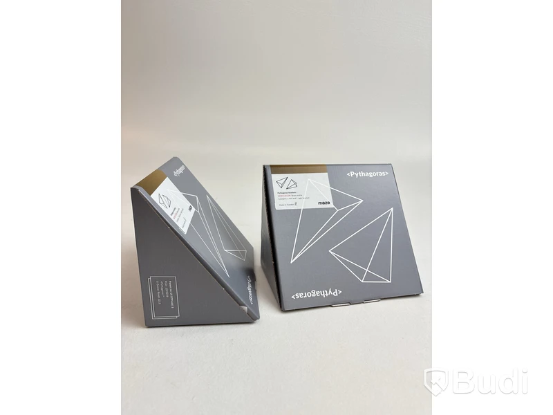 4 st. Konsol Maze Pythagoras, färg brass matt. Totalt ord. pris inkl. moms: ca 990 kr.