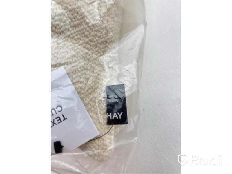 Soffkudde Hay Kräm. Ord. pris inkl. moms: ca 1349 kr.