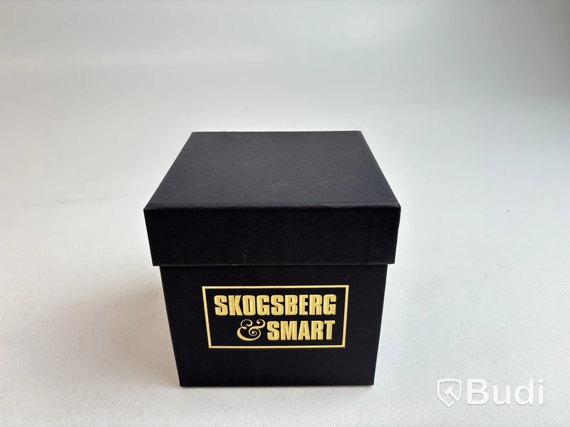 Ljuslykta Skogsberg & Smart Hurricane Boule Heather. Ord. pris inkl. moms: ca 1190 kr.
