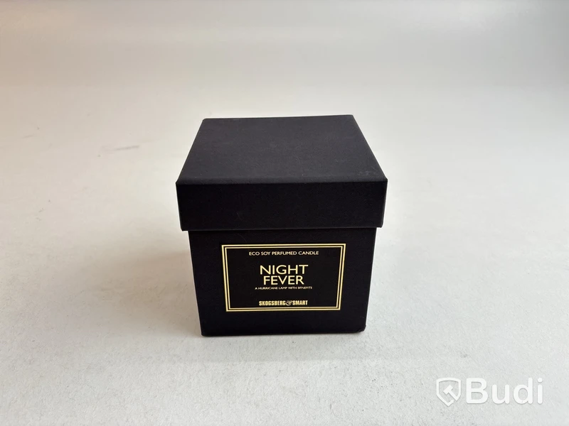 Ljuslykta Skogsberg & Smart Hurricane Boule Night Fever. Ord. pris inkl. moms: ca 1190 kr.