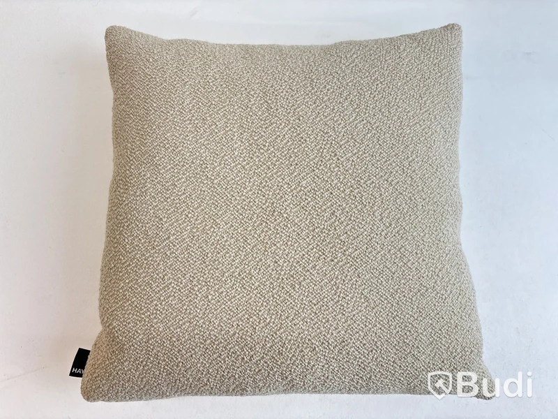 2 st. Soffkuddar Hay, gul och sand. Totalt ord. pris inkl. moms: 2698 kr.