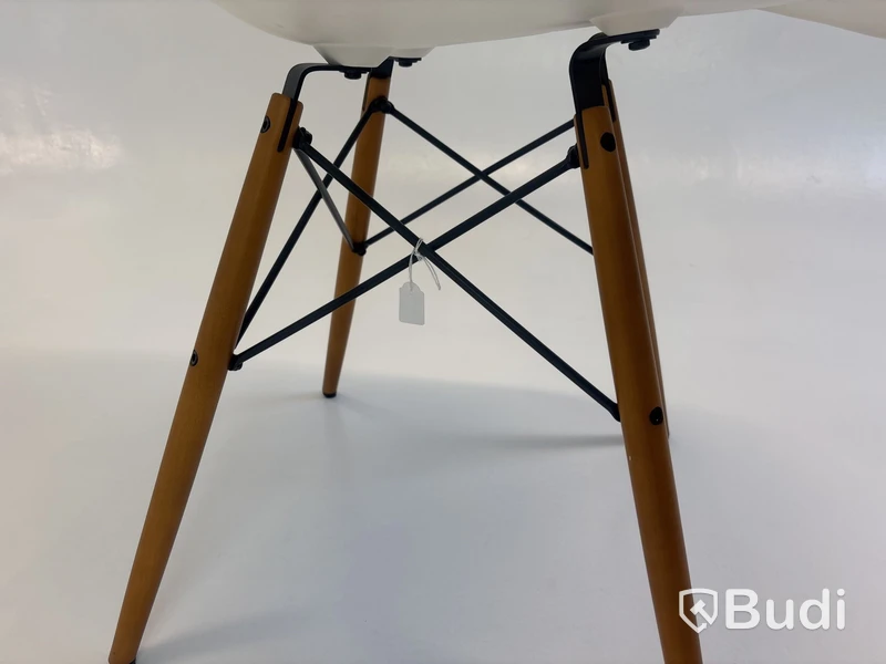 Stol Ray & Charles Eames. Ord. pris inkl. moms: ca 4460 kr