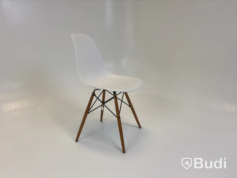 Stol Ray & Charles Eames. Ord. pris inkl. moms: ca 4460 kr