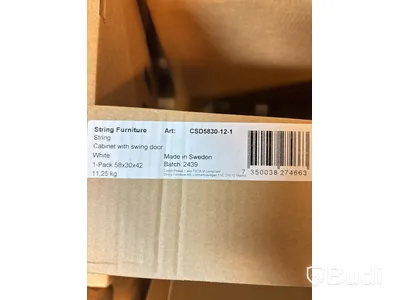 Skåp med svängdörr String. Ord. pris inkl. moms: ca 3299 kr.