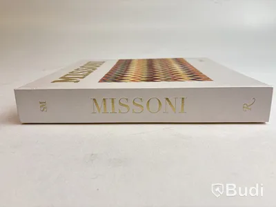 Bok Missoni Rizzoli Massimiliano Capella. Ord. pris inkl. moms: ca 1650 kr.