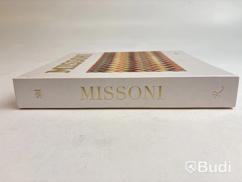Bok Missoni Rizzoli Massimiliano Capella. Ord. pris inkl. moms: ca 1650 kr.