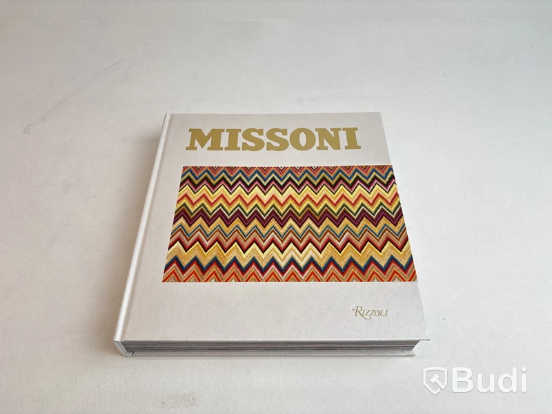 Bok Missoni Rizzoli Massimiliano Capella. Ord. pris inkl. moms: ca 1650 kr.