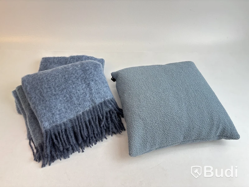 Filt Stackelbergs och Soffkudde Hay. Ord. pris inkl. moms: ca 3744 kr.