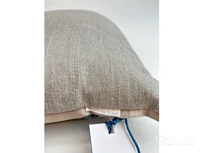 2 st. Soffkuddar Designers Guild och Vipp, Ord. pris inkl. moms: ca 2149 kr.