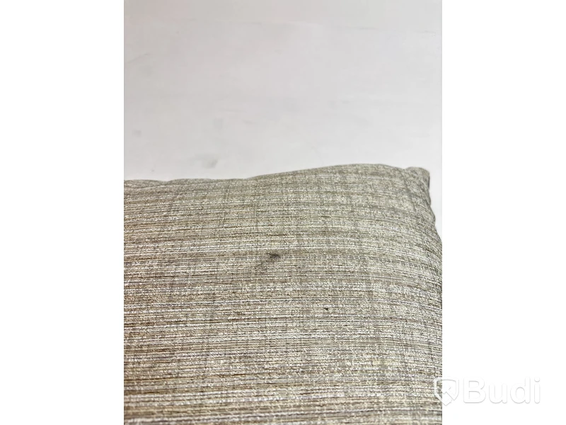2 st. Soffkuddar Designers Guild Ord. pris inkl. moms: ca 2380 kr.