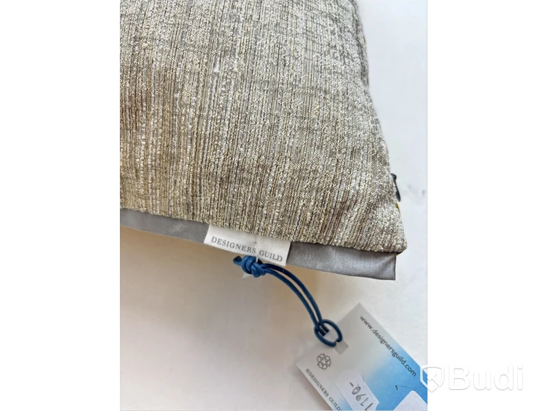 2 st. Soffkuddar Designers Guild Ord. pris inkl. moms: ca 2380 kr.