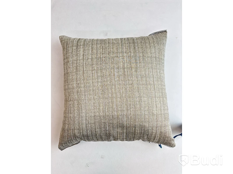 2 st. Soffkuddar Designers Guild Ord. pris inkl. moms: ca 2380 kr.