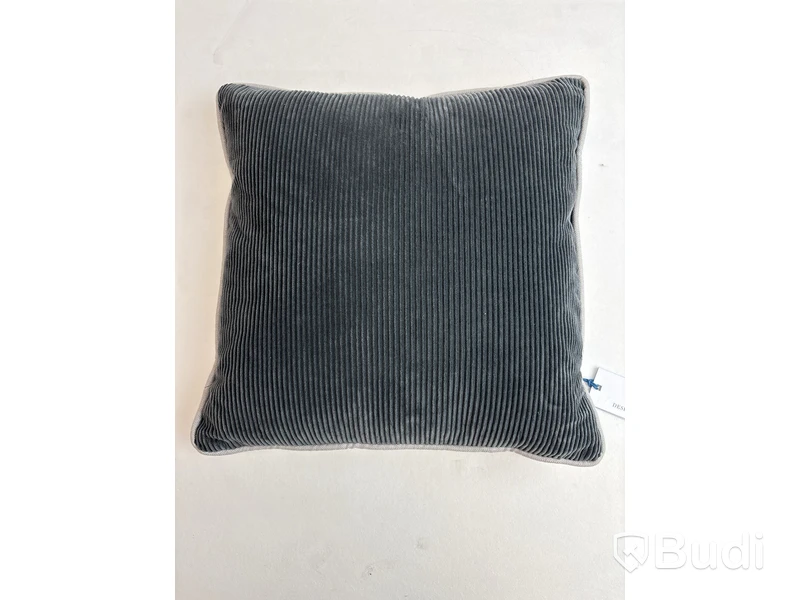 2 st. Soffkuddar Designers Guild Ord. pris inkl. moms: ca 1590 kr.