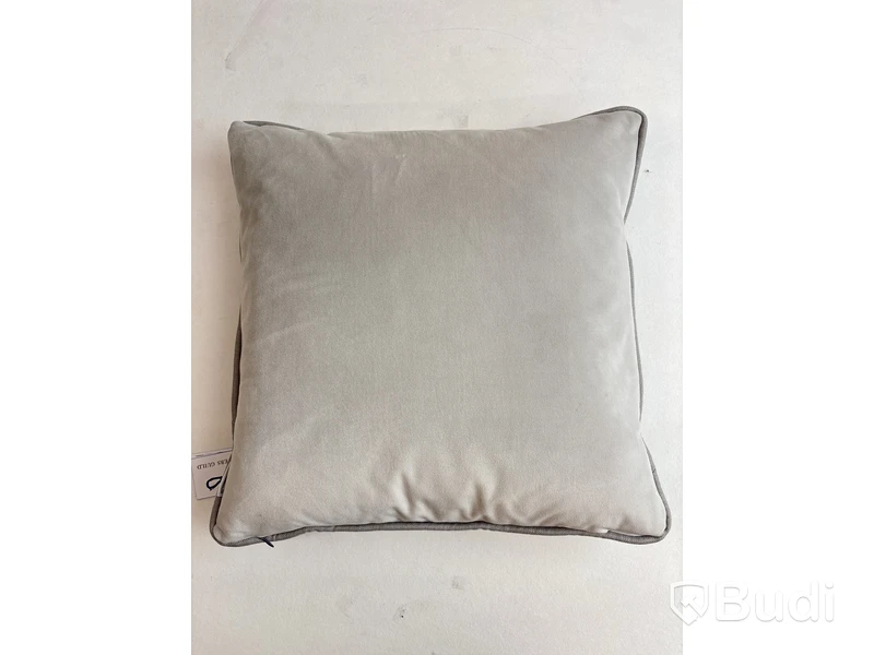 2 st. Soffkuddar Designers Guild Ord. pris inkl. moms: ca 1590 kr.