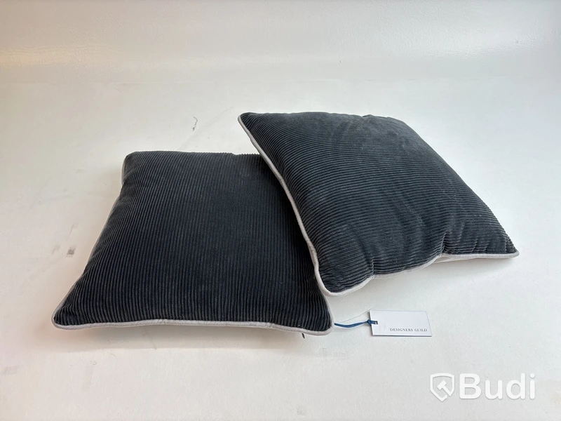 2 st. Soffkuddar Designers Guild Ord. pris inkl. moms: ca 1590 kr.