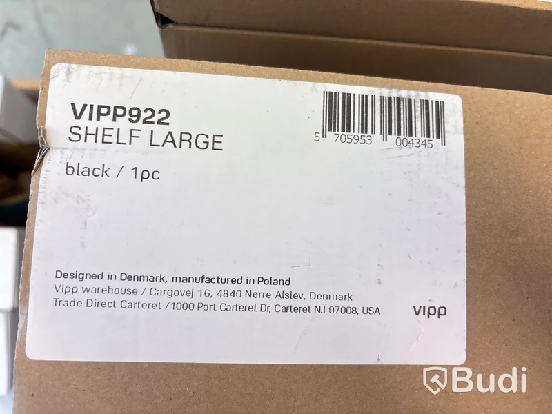Vägghylla Vipp922 large svart. Ord. pris inkl. moms: ca 3795 kr.