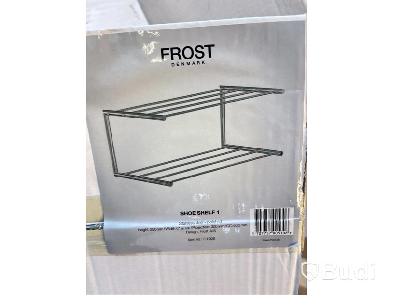 Skohylla Frost O1929 polerat rostfritt stål. Ord. pris inkl. moms: ca 3000 kr.