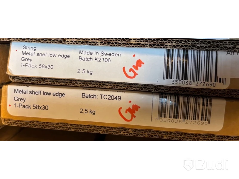 2 st. Hyllplan String, låg kant metall, grå, Totalt ord. pris inkl. moms: ca 1400 kr